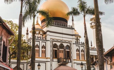 Beautiful golden dome of Masjid Sultan (Sultan Mosque) in Singapore with palm trees and tourists